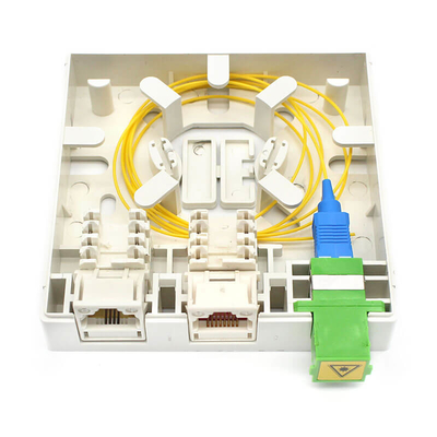 FTTH 室内光ファイバー出口 壁に装着された光ファイバー終結箱