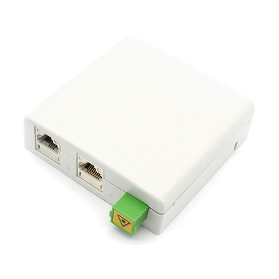 FTTH 室内光ファイバー出口 壁に装着された光ファイバー終結箱